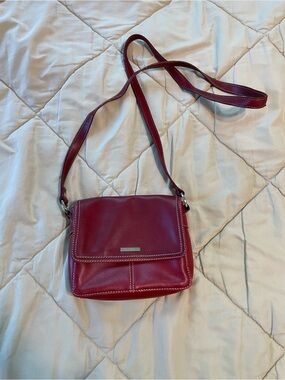 Nine & Company red leather purse